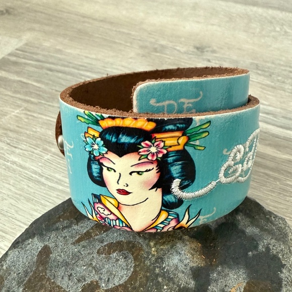 Ed Hardy Sky Blue Embroidered Snap Wrap Bracelet Genuine Leather - Picture 2 of 12